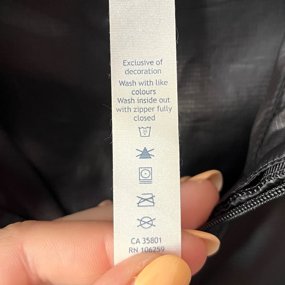 Lululemon Women's Run With It Jacket Black Size 6 Windbreaker Water Resistant - Picture 11 of 12